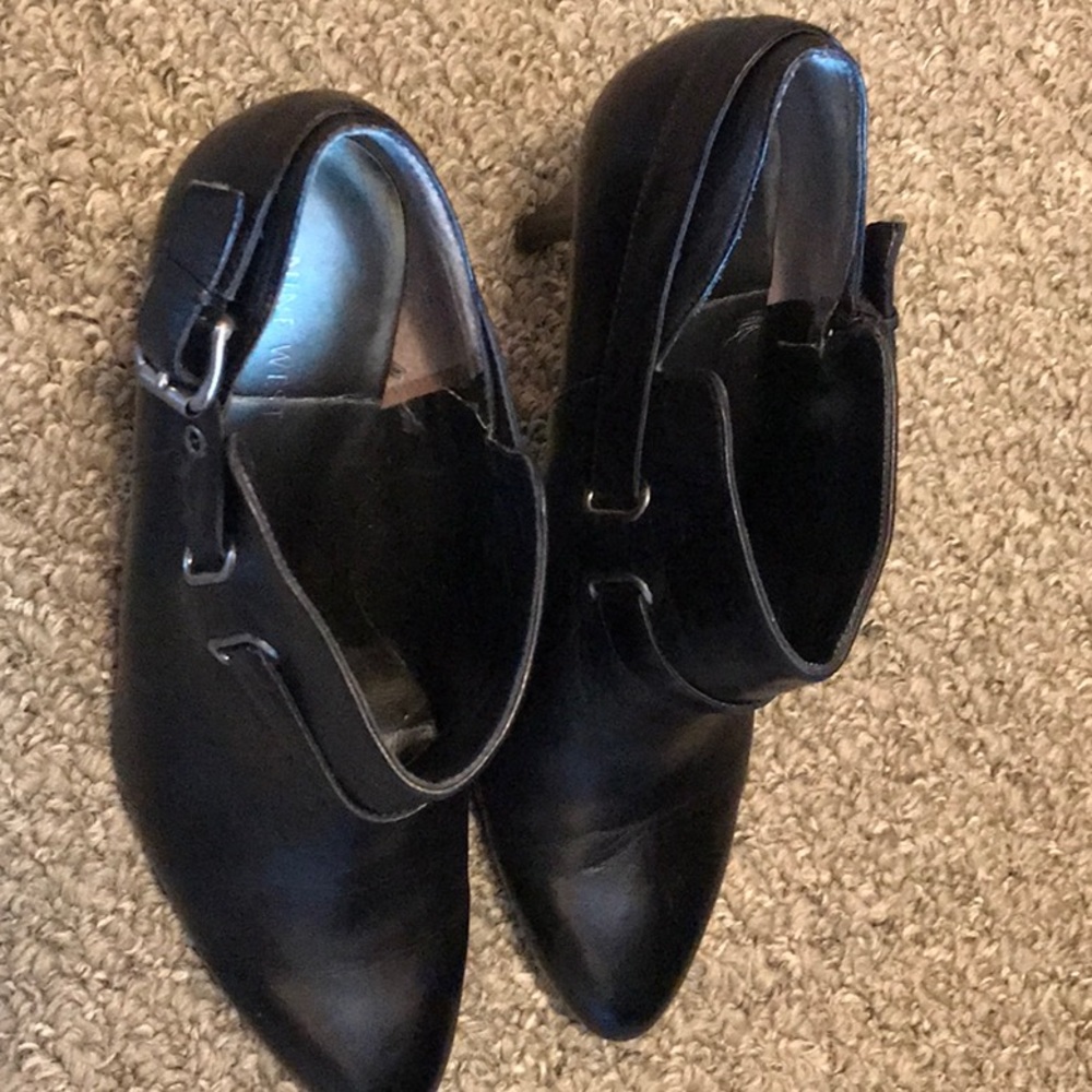 Gently used Black Nine West Leather Ankle Boots size 10